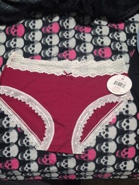 Women's Lace-Trim Cotton Briefs - Burgundy